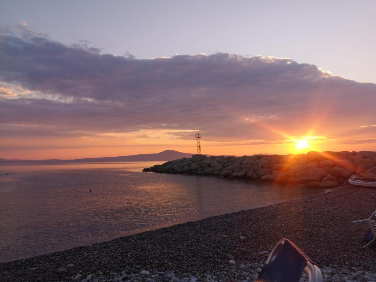 Panos & Antzy Apartments Каламата Экстерьер фото