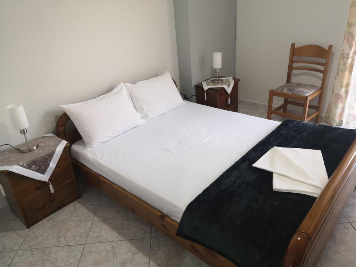 Panos & Antzy Apartments Каламата Экстерьер фото